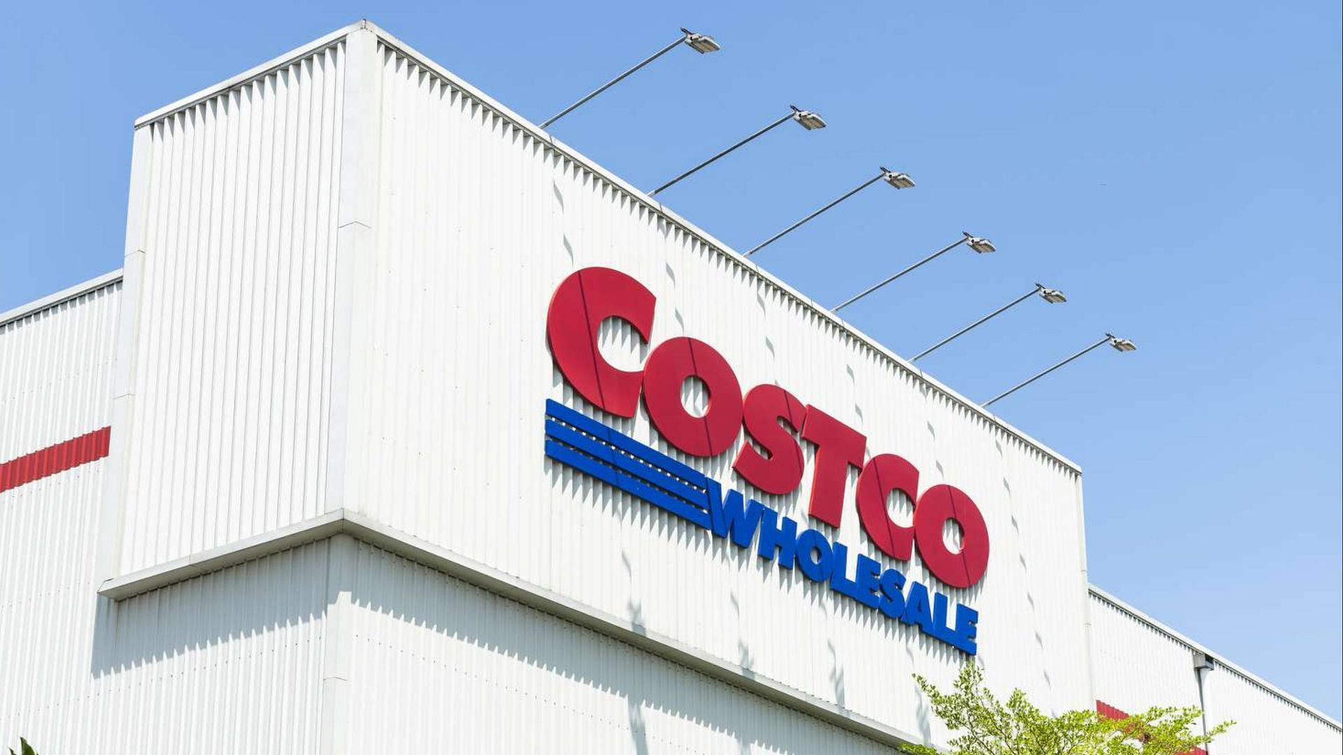 new automated food-sample distribution Kiosk-based systems spotted at select Costco stores across the country (Image via Bing-Jhen Hong/Getty Images)