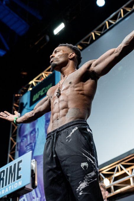 Surging featherweight calls out EA Sports UFC for his unavailability on