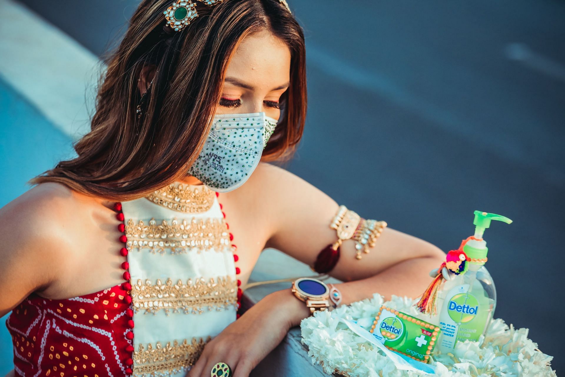 Masks may help in preventing spring allergies. (Image via Pexels/ Nilay Ramoliya)