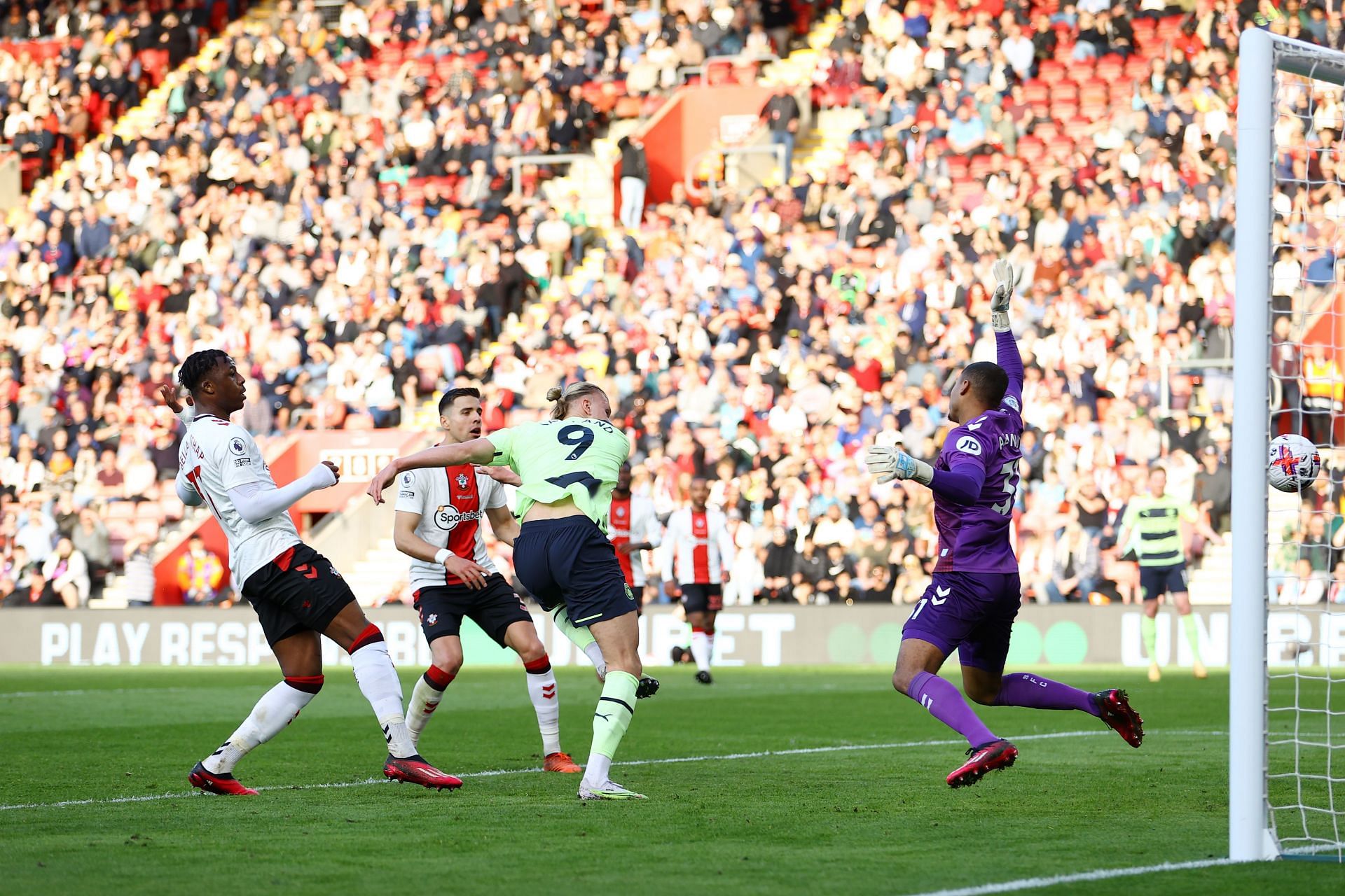 Southampton FC v Manchester City - Premier League
