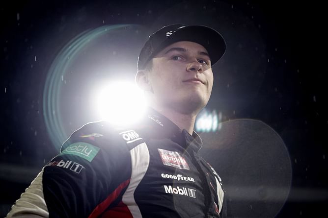 Corey Heim fends off Kyle Busch to win NASCAR Truck Series race at Martinsville