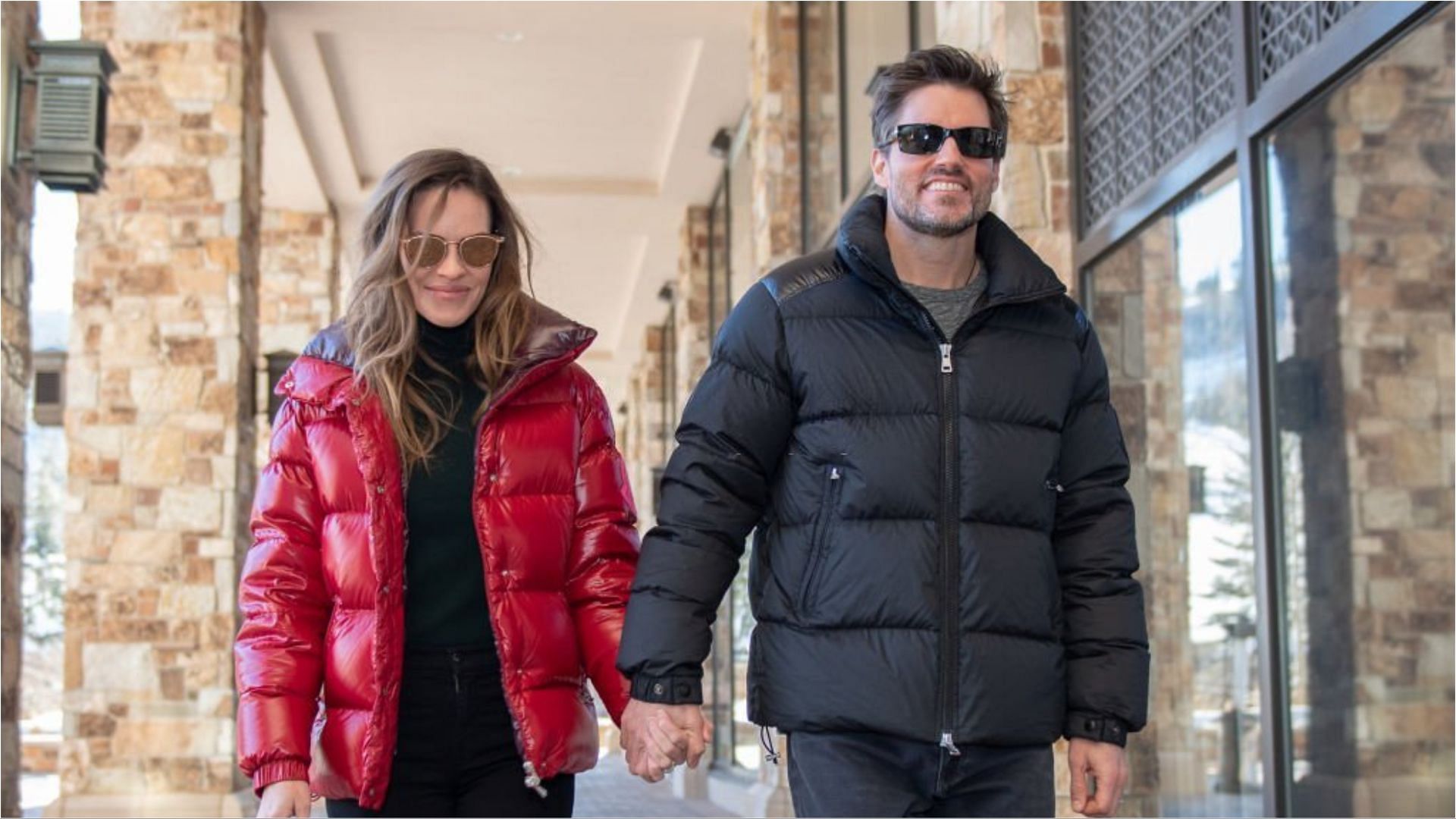 Hilary Swank and Philip Schneider got engaged in 2016 (Image via Mark Sagliocco/Getty Images)