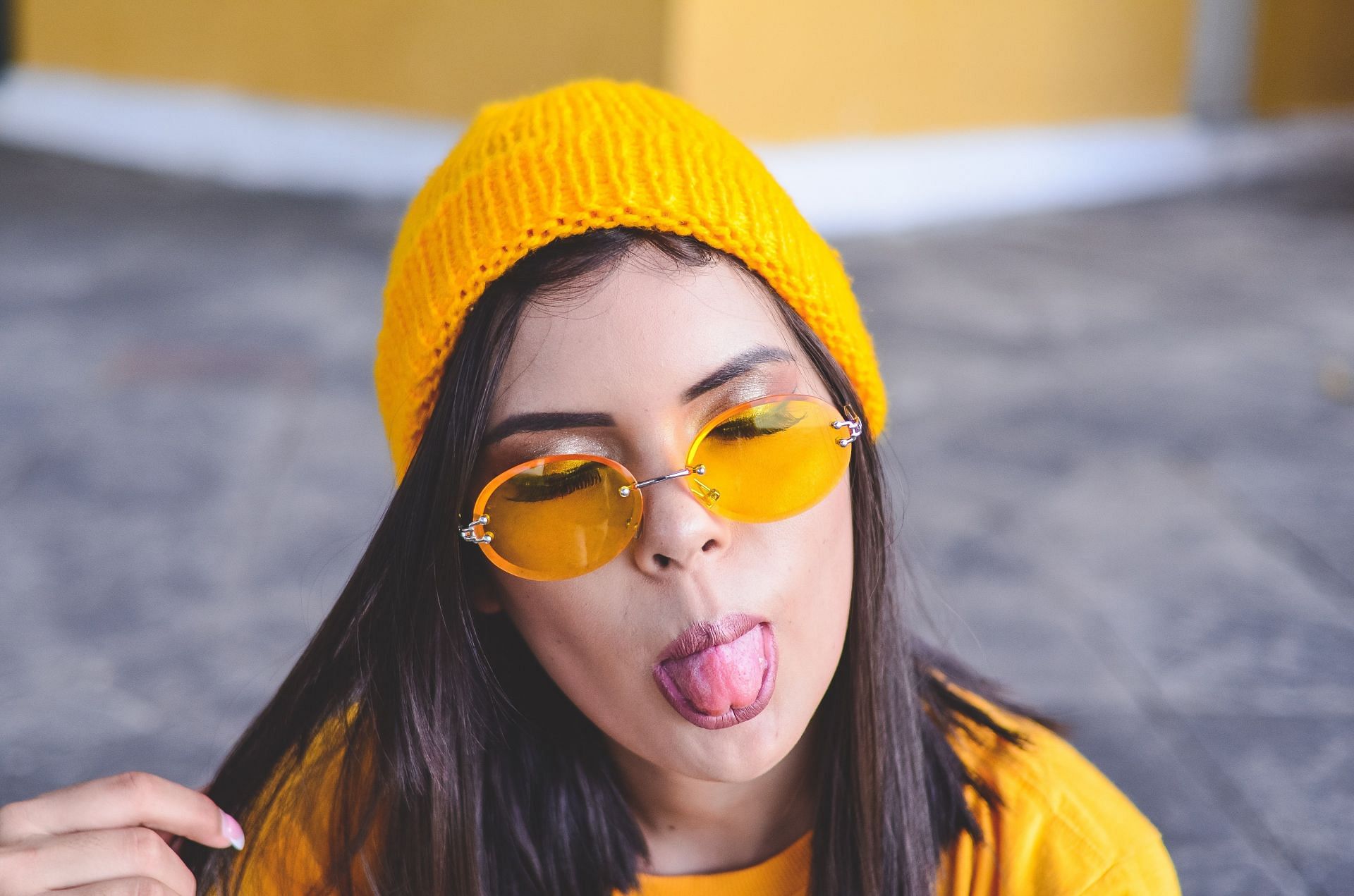 Yellow tongue tells about your health. (Image via Pexels/ Alisson Souto)