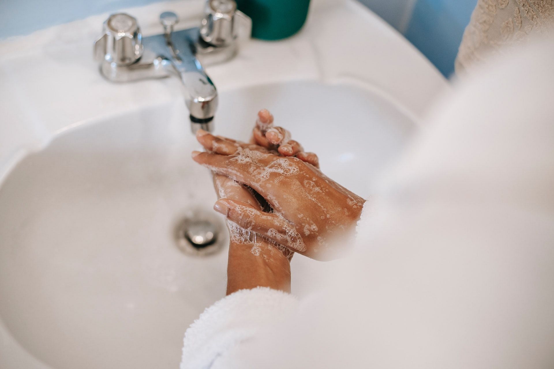 What causes eczema in adults? (Photo via Pexels/Sora Shimazaki)