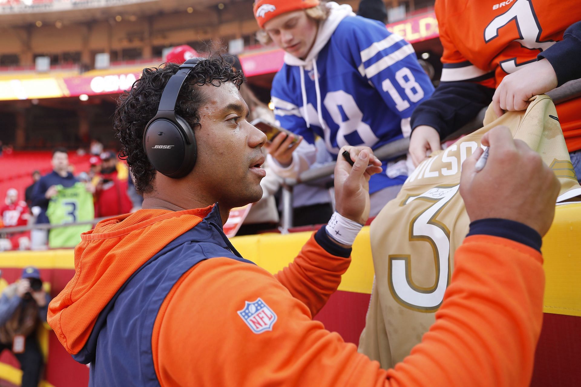 Russell Wilson Among First to Arrive for Broncos' Offseason Workouts - Sports  Illustrated