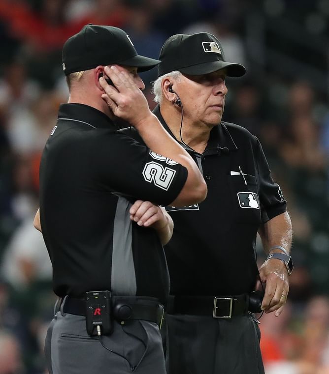 MLB Twitter reacts as umpire struck by attempted throw home in New York Yankees game: "Just a really bad throw" "He should not be standing there"