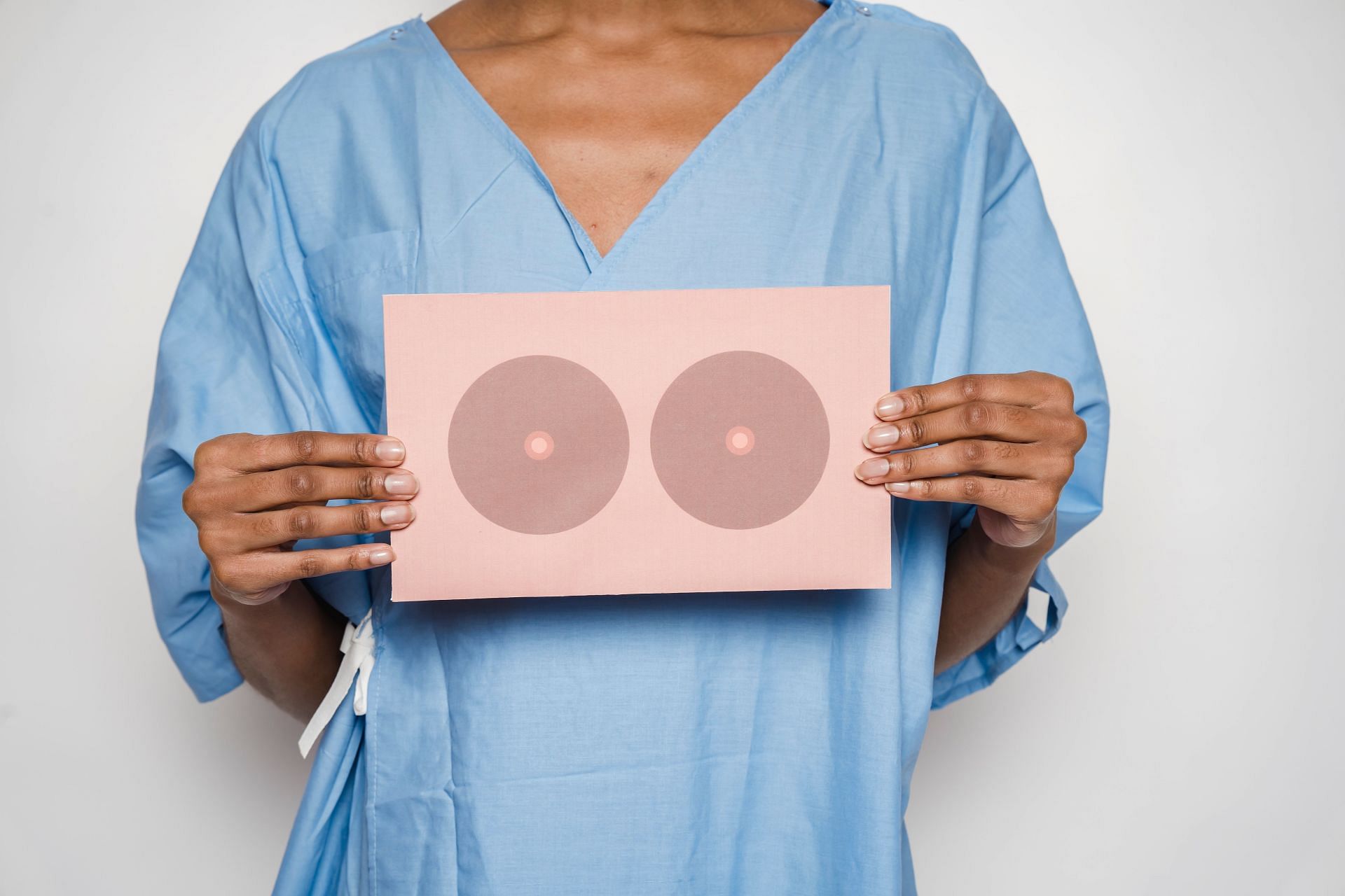 Symptoms of breast cancer in men are similar to that in women. (Image via Pexels/ Klaus Nielsen)