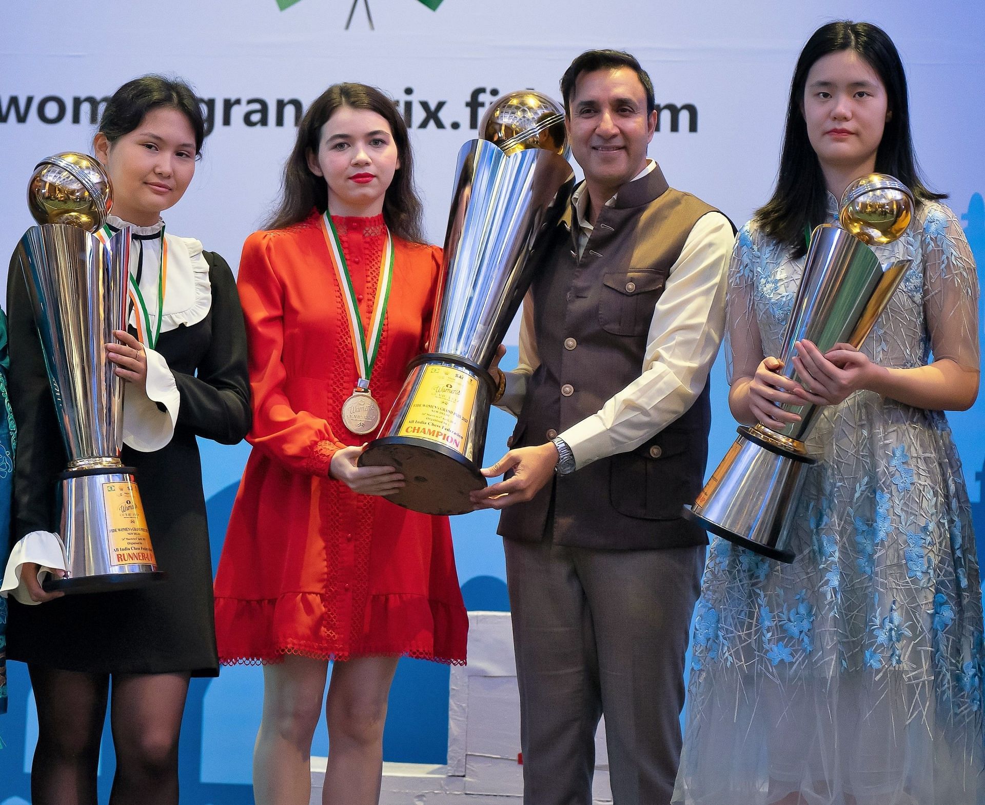 Russia&rsquo;s Alekasandra Goryachkina (second from left) with the trophy at the FIDE Women&rsquo;s Grand Prix in New Delhi. Photo credit: AICF