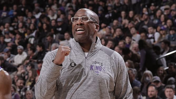 "It has my name on it, but I wish it can have everybody else’s too" - Mike Brown credits entire Kings staff as he wins Coach of the Year