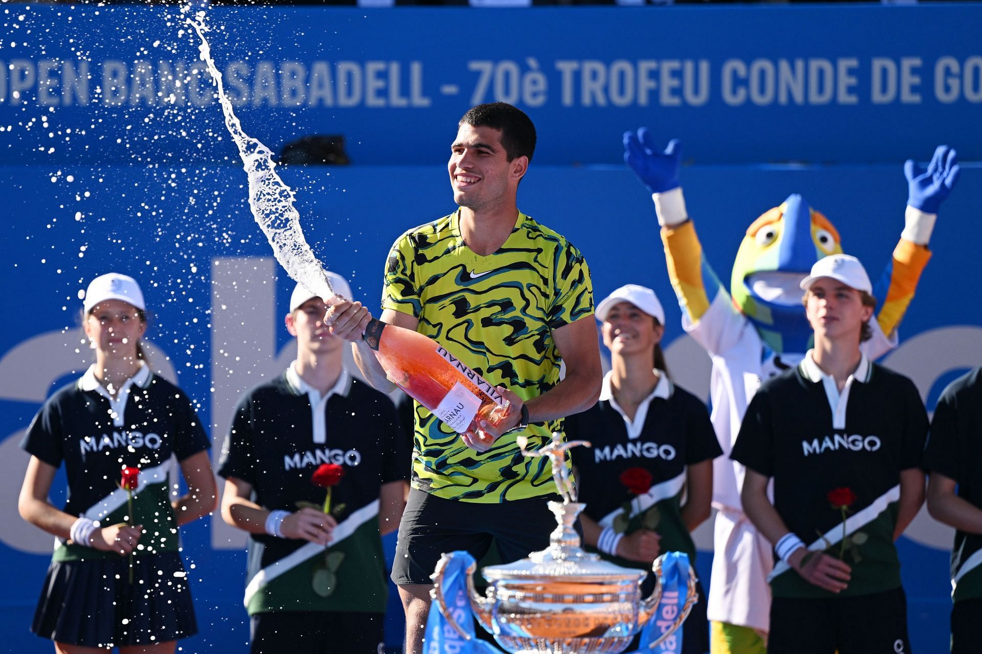 Carlos Alcaraz celebrates winning the Barcelona Open