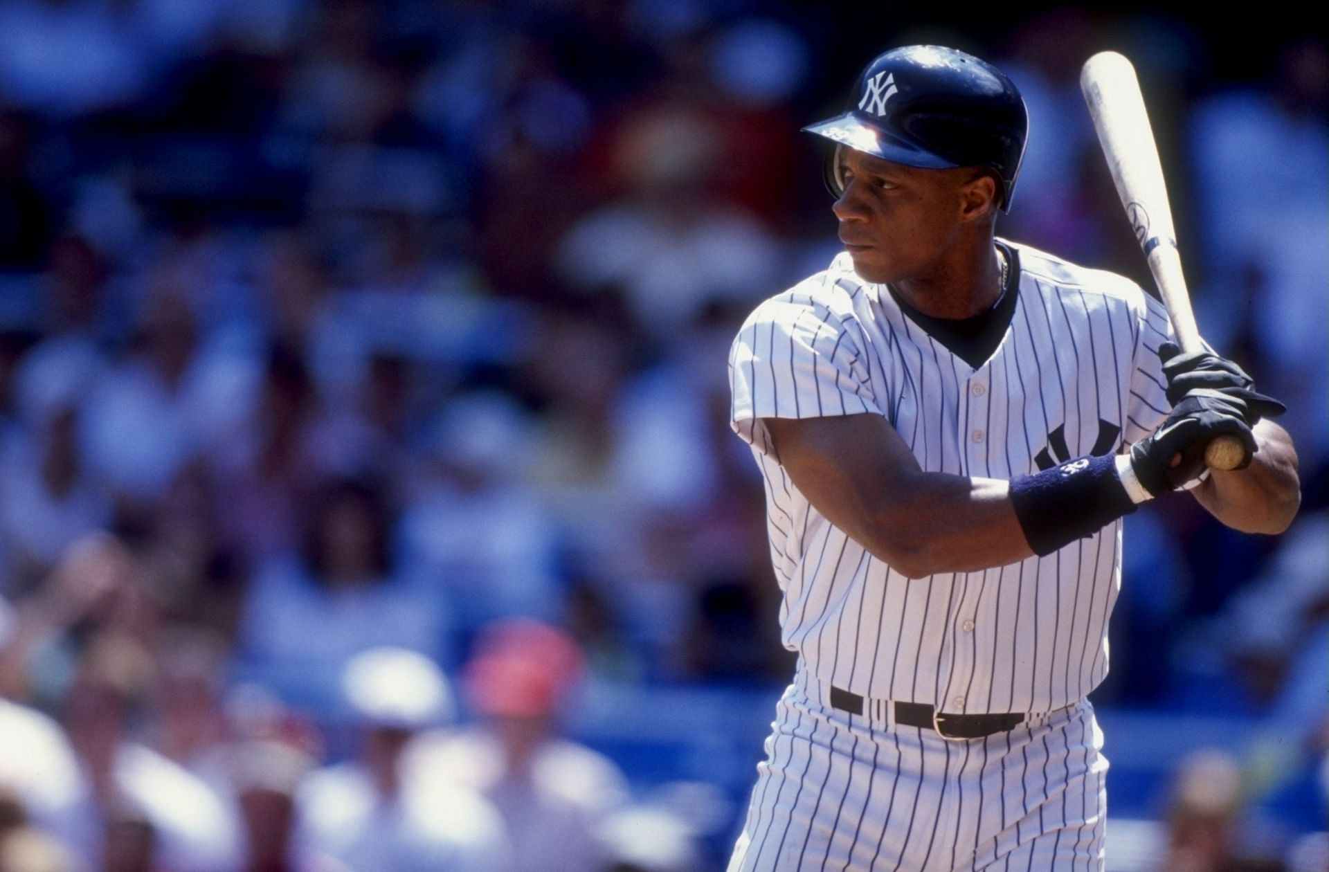 Darryl Strawberry #39: 12 Aug 1998: Darryl of the New York Yankees stands ready to swing during a game against the Minnesota Twins at Yankee Stadium in Bronx, New York. The Yankees defeated the Twins 11-2.