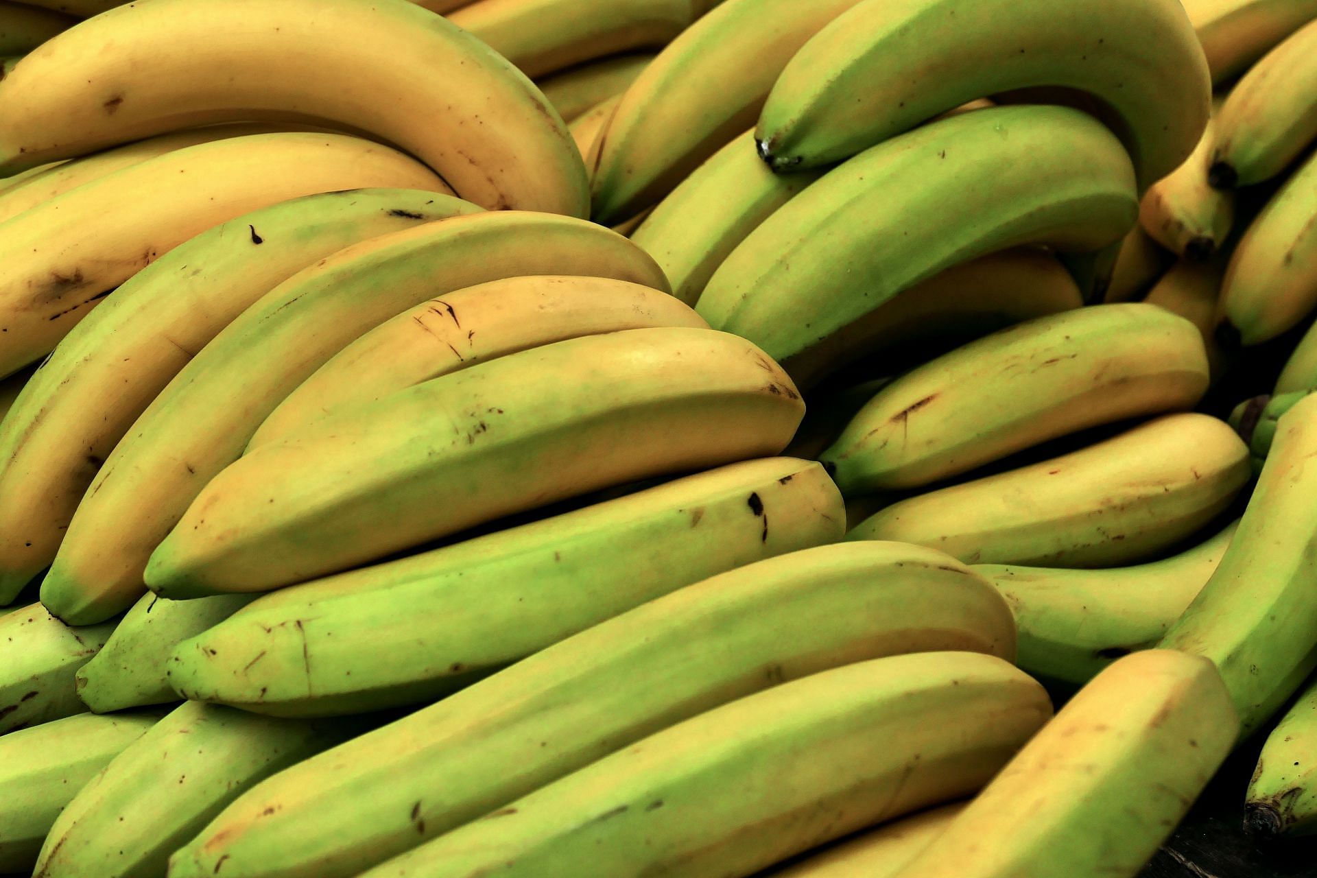 Calories in a banana and diabetes profile.(Image via Pexels/Zbigniew Bielecki)