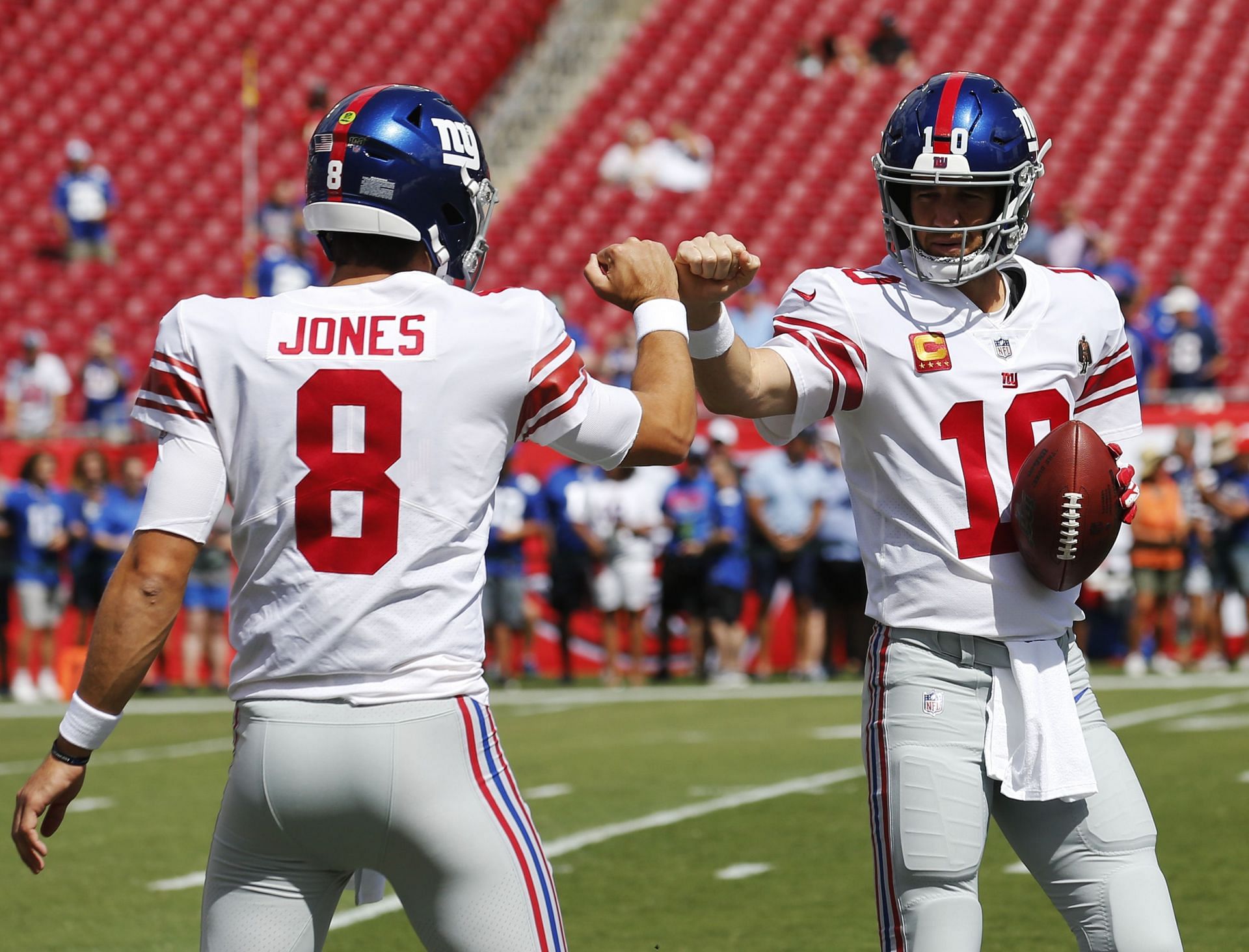 Daniel Jones, left, and Eli Manning