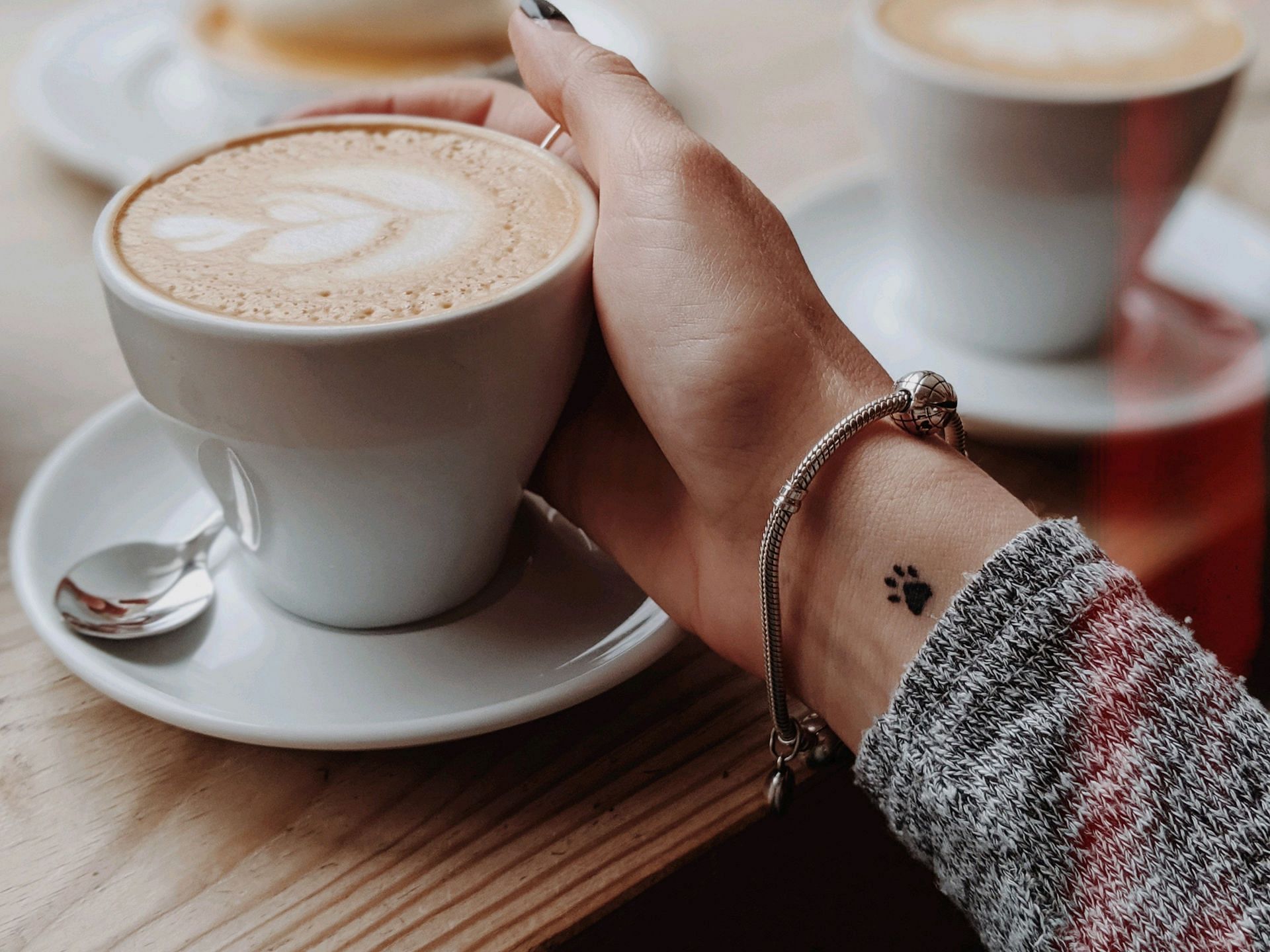 Using coffee to boost your energy and productivity (Image via Pexels)