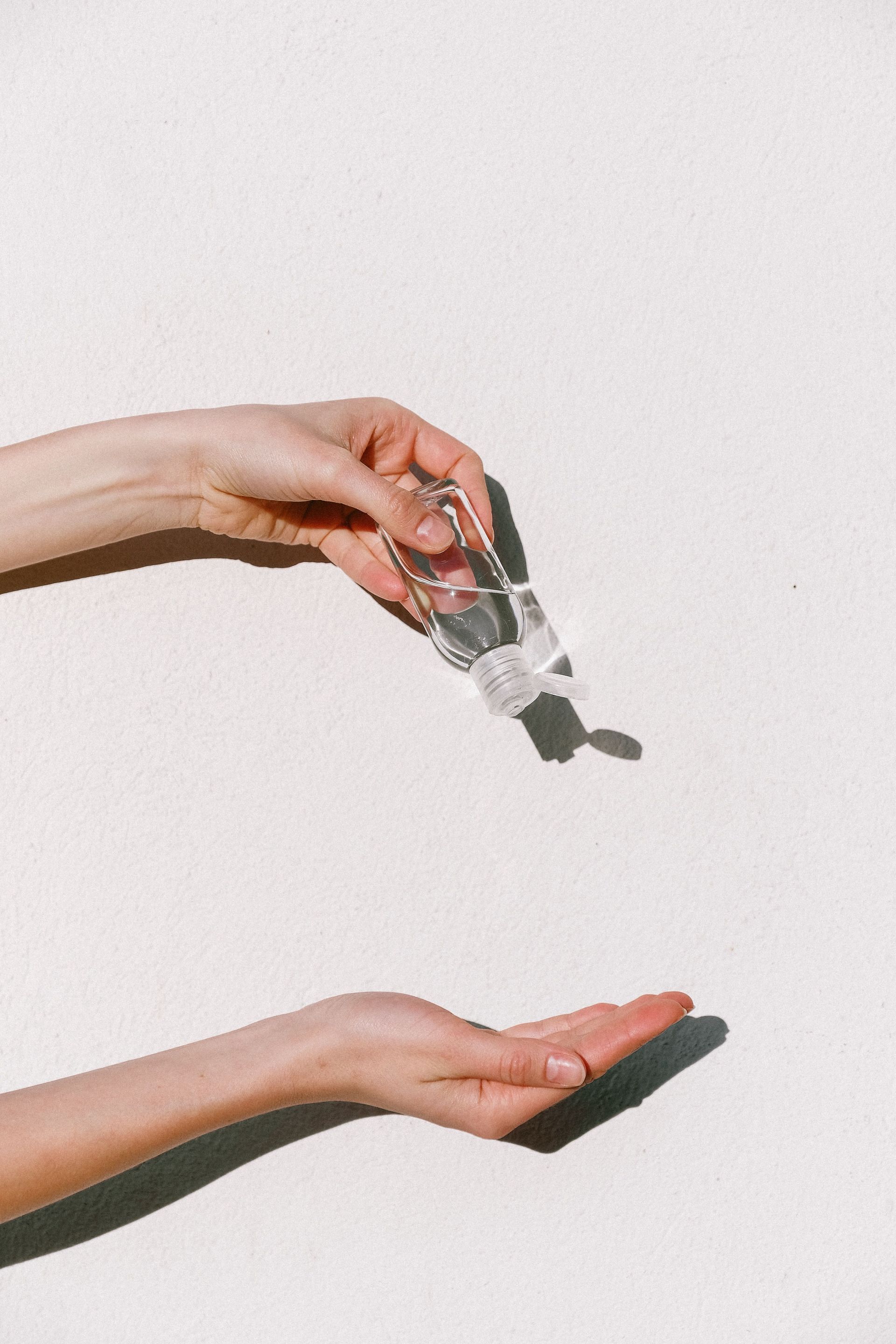 The hidden dangers of fragrances in hand sanitizers: Why natural options are better. (Image via Pexels)