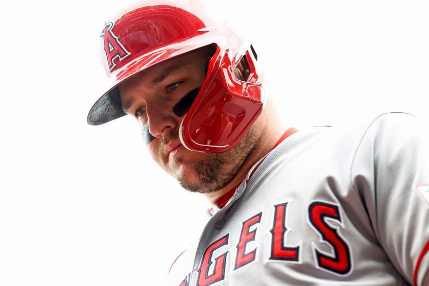 Mike Trout with a Yankees hat on 