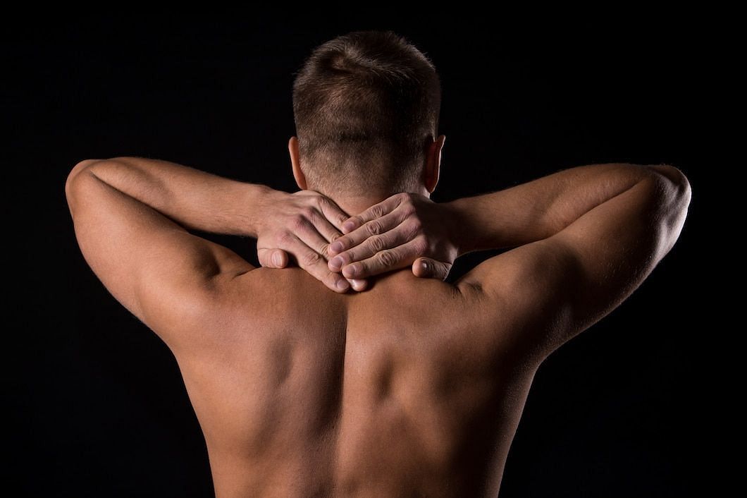 Trapezius muscle pain can be caused by poor posture or repetitive strain. (Image via Freepik/Rcool_studio)