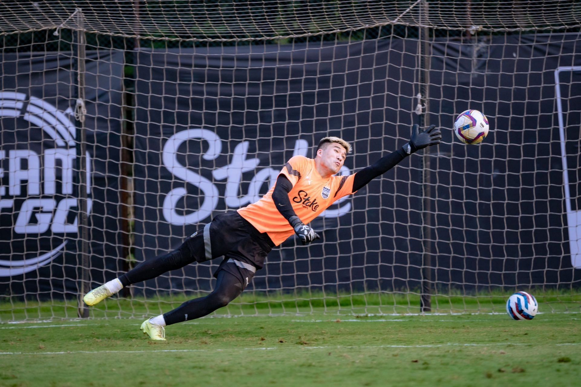 Mumbai City FC goalkeeper trains ahead of the Super Cup 2023