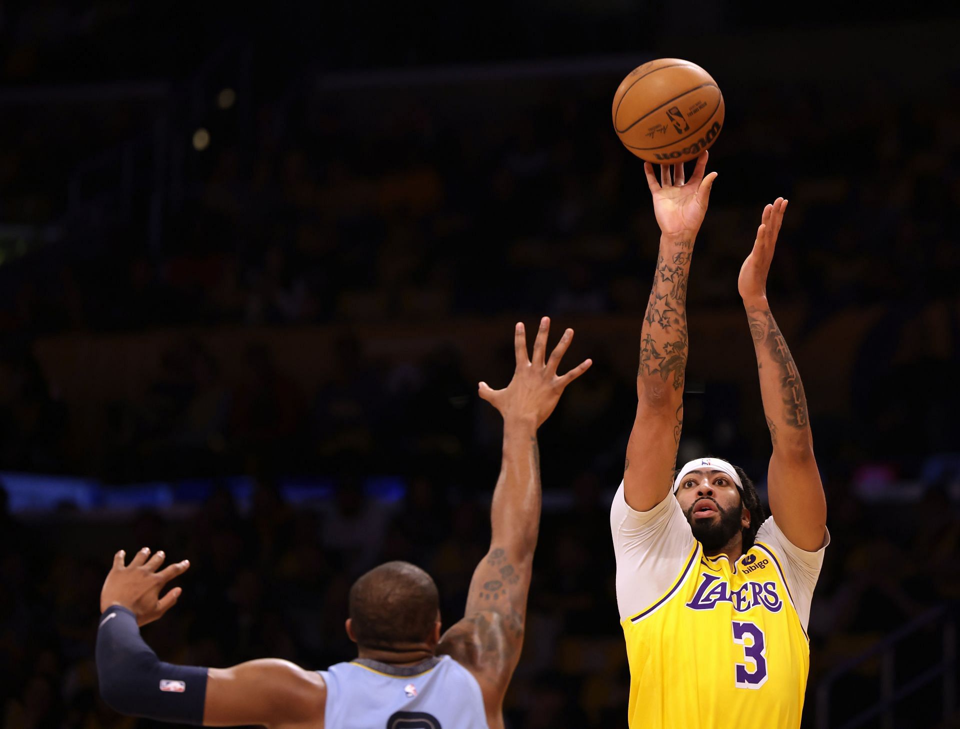 Davis was nearly unstoppable in the last regular-seson matchup against Memphis (Image via Getty Images)