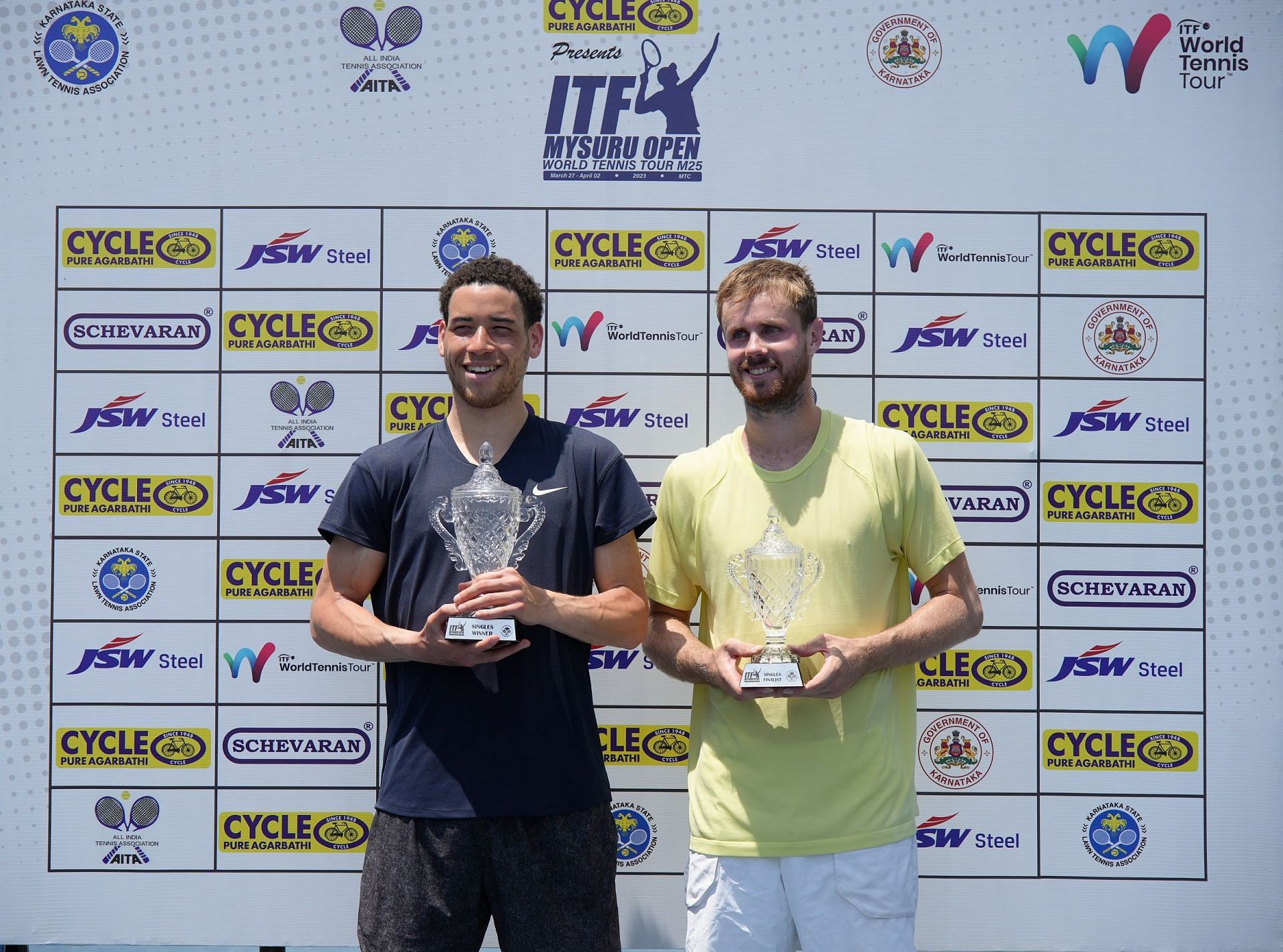 George Loffhagen singles champion and Ellis Blake singles runner-up of Cycle Pure Agarbathi ITF Mysuru Open 2023 (Official image)