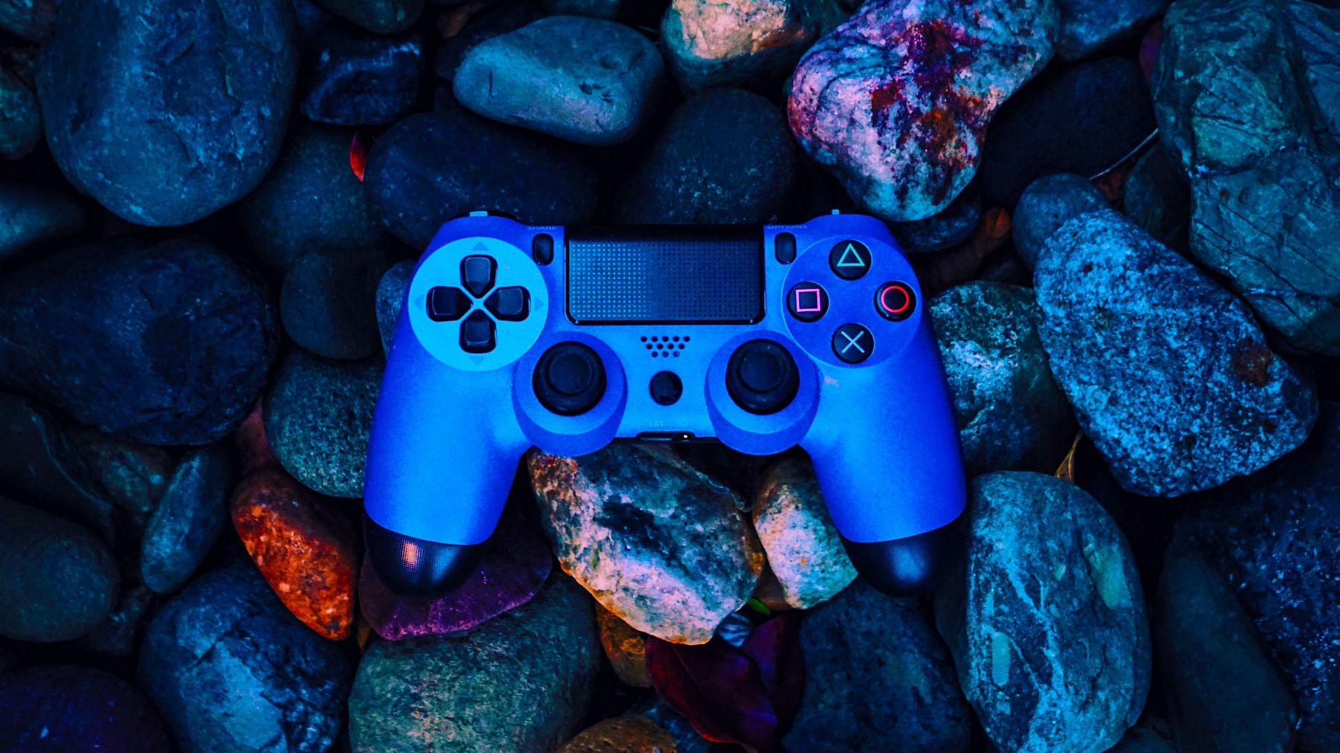 Best gaming controllers for console and PC gaming (Image via Pxhere)