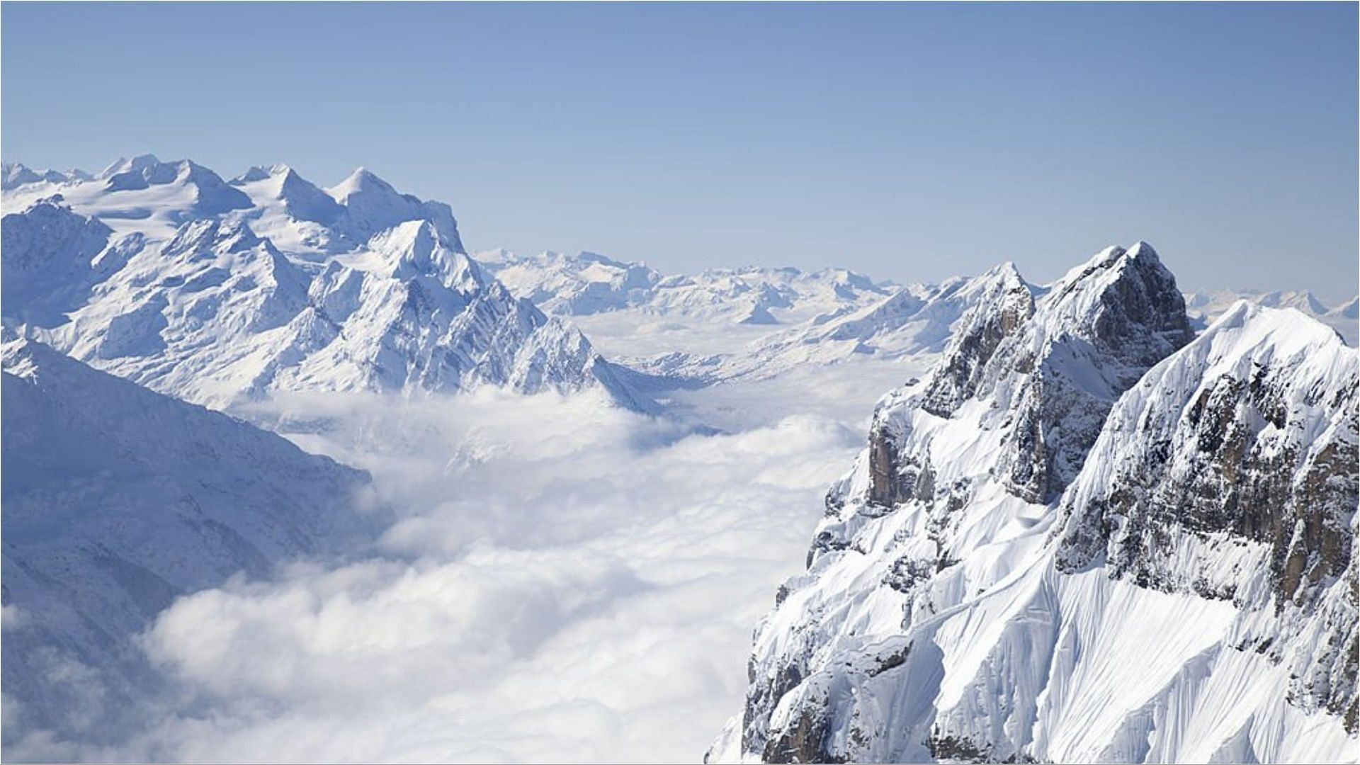 A French skier managed to escape while he was skiing in the Swiss Alps (Image via Getty Images)