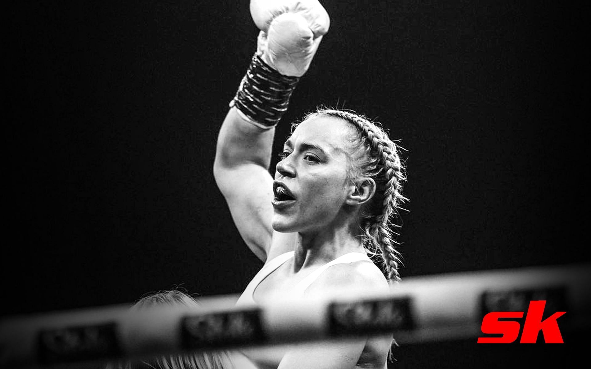 Elle Brooke next fight Who is Elle Brooke ? The O*lyFans fighter who tried to kiss her opponent
