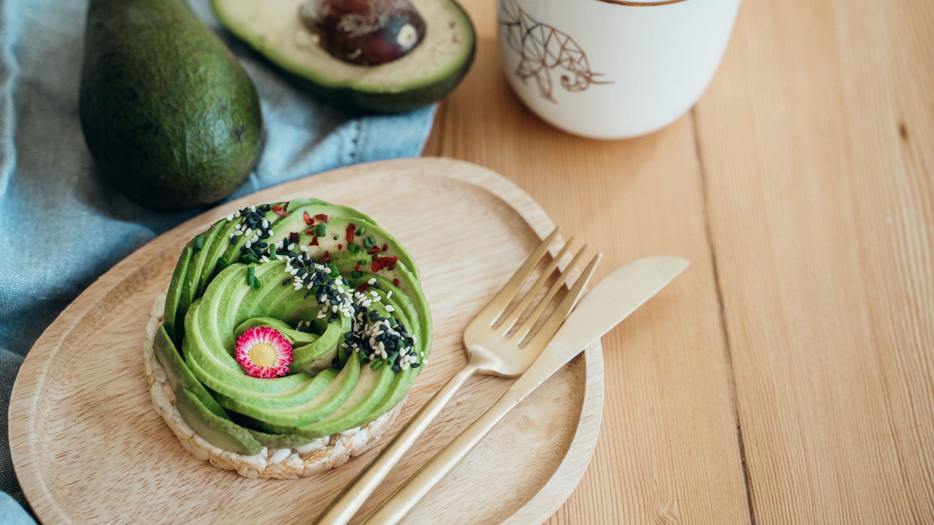 Dark chocolate, avocado, herbal tea, nuts, salmon, leafy greens, and berries are some of the best calming foods for emotional well-being. (image via pexels)