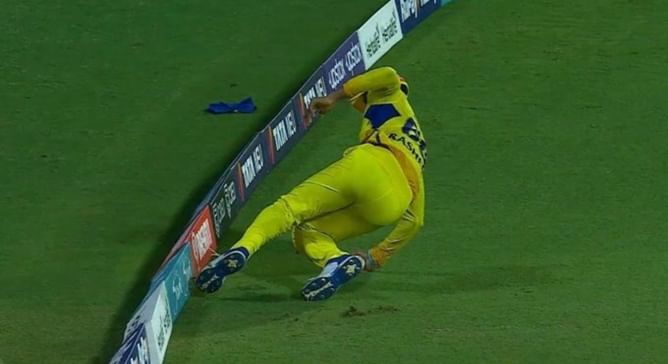 [Watch] CSK’s Shaik Rasheed grabs one of the controversial catches to dismiss Jitesh Sharma in IPL 2023