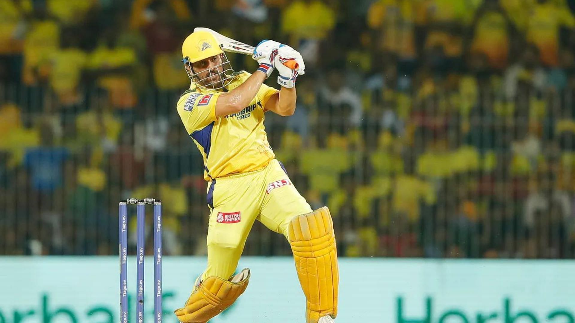 Despite a knee injury, MS Dhoni played an absolute blinder against RR and almost won them the game (P.C.:iplt20.com)
