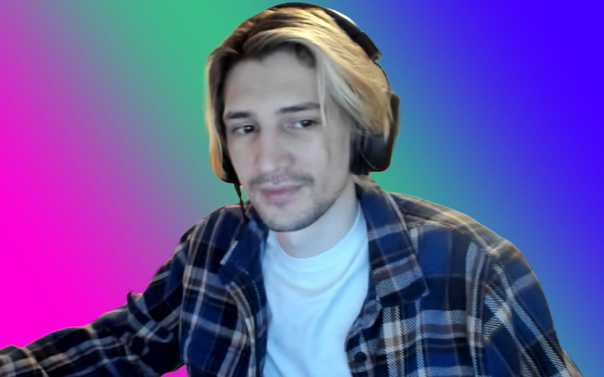 xQc shares his thoughts on Twitch banning gambling (Image via Sportskeeda)
