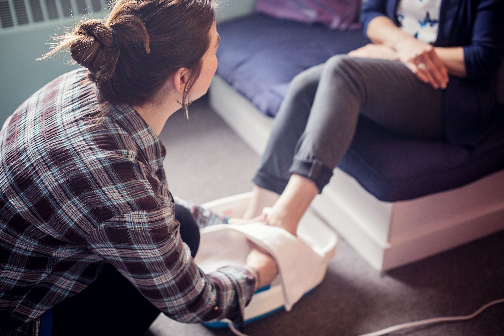 Healing through your feet with reflexology. (Image via Pexels)