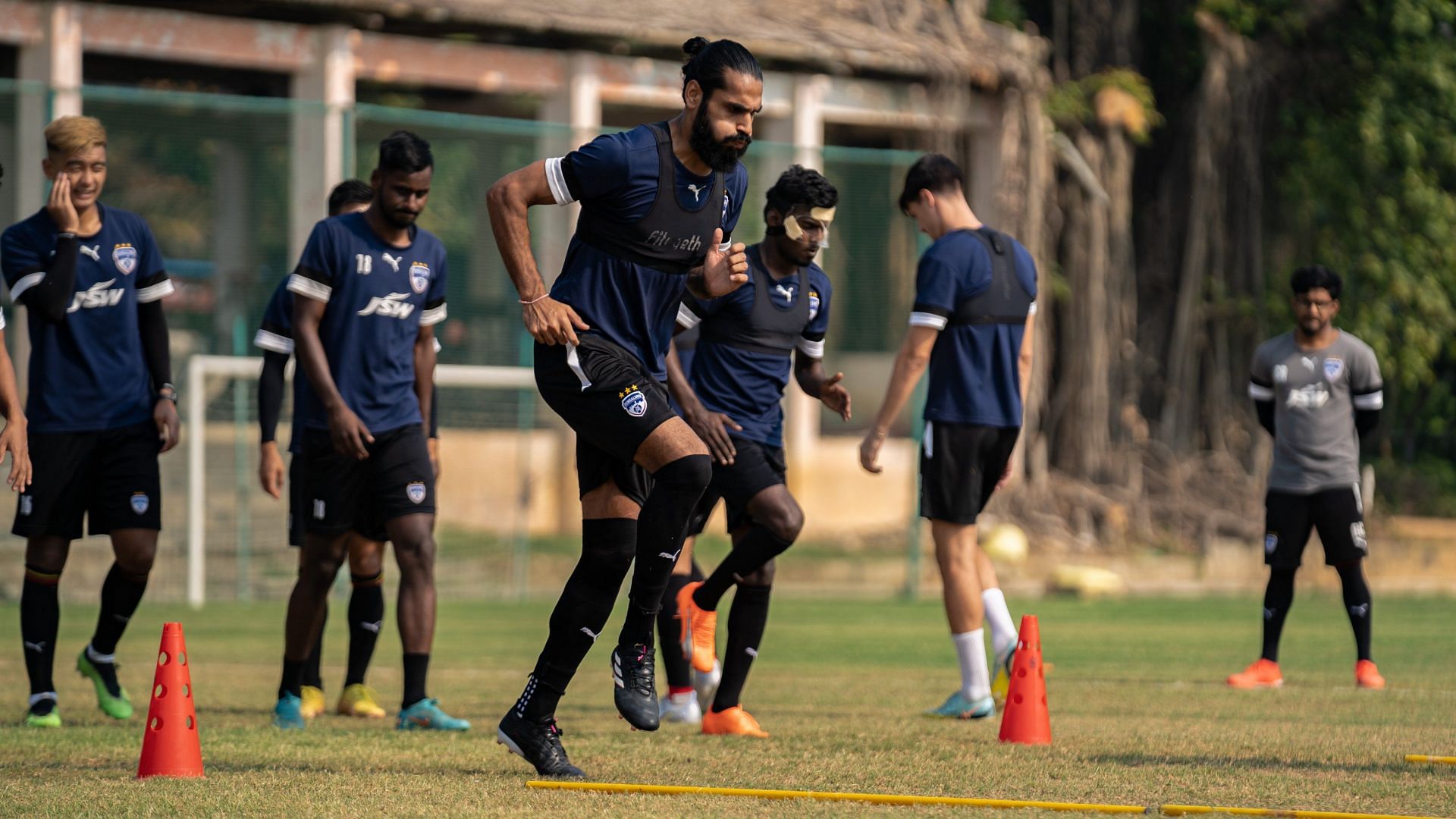 BFC defender Sandesh Jhingan training ahead of Super Cup 2023 (PC: Twitter/Bengaluru FC) 