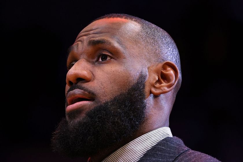 Lakers make goat noises at LeBron James' interview after game