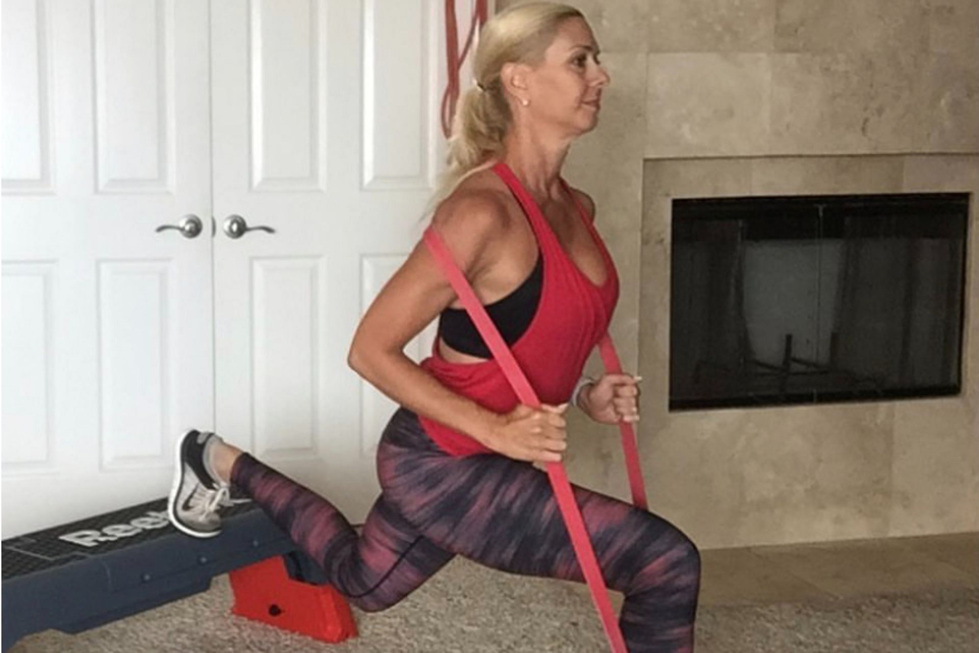 Resistance band Bulgarian squat can be done at home. (Photo via Instagram/kerrilynnwilson)
