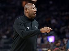 "Thank you Mike Brown"- NBA fans accuse Kings head coach for giving an easy victory to the Warriors