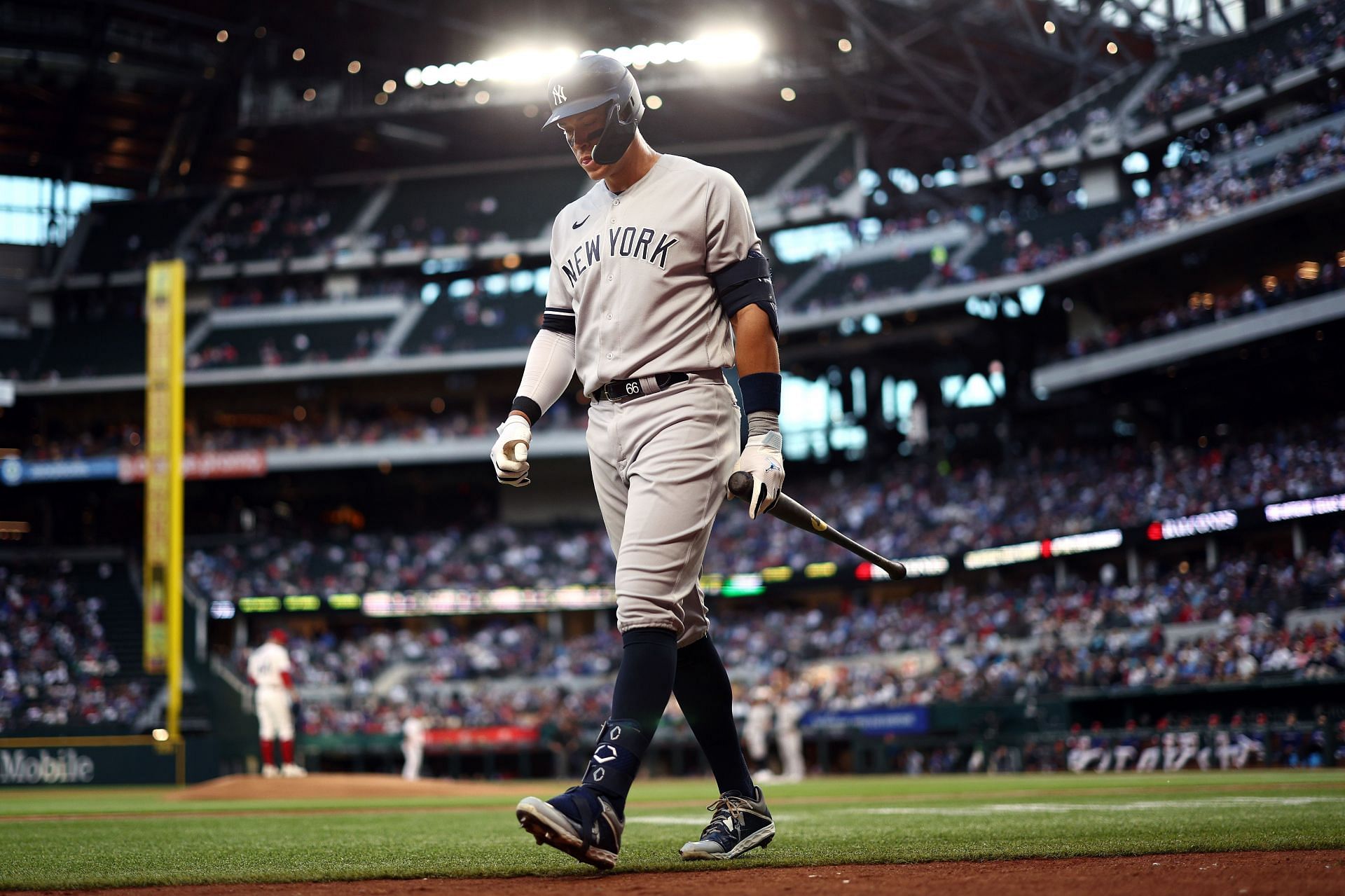 New York Yankees RF Aaron Judge leaves game with dizziness