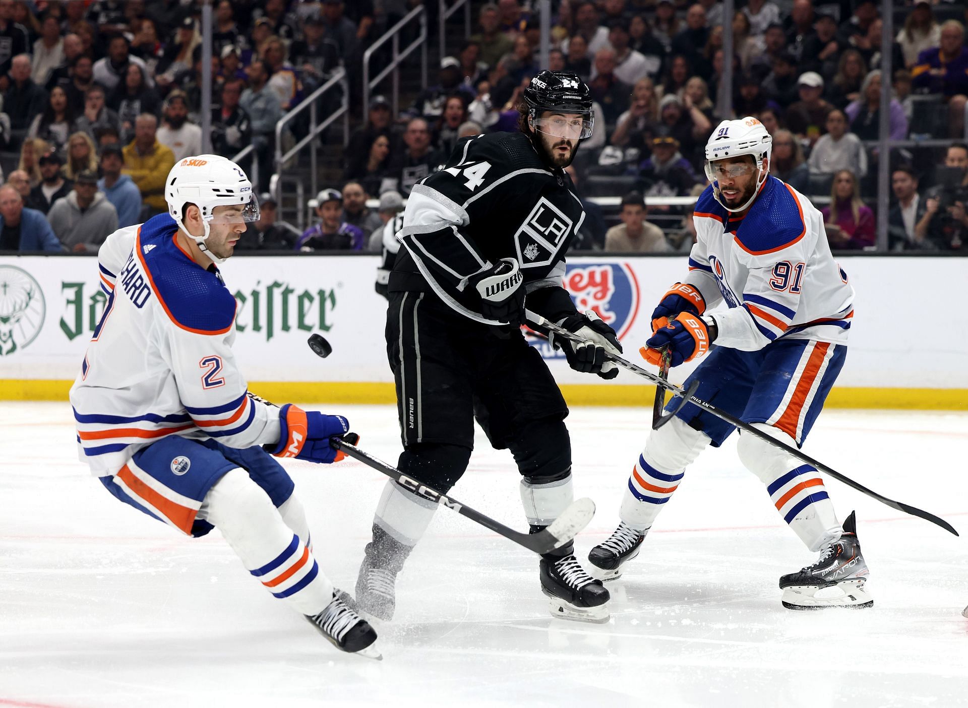 Oilers advance to second round with 5-4 victory over Kings