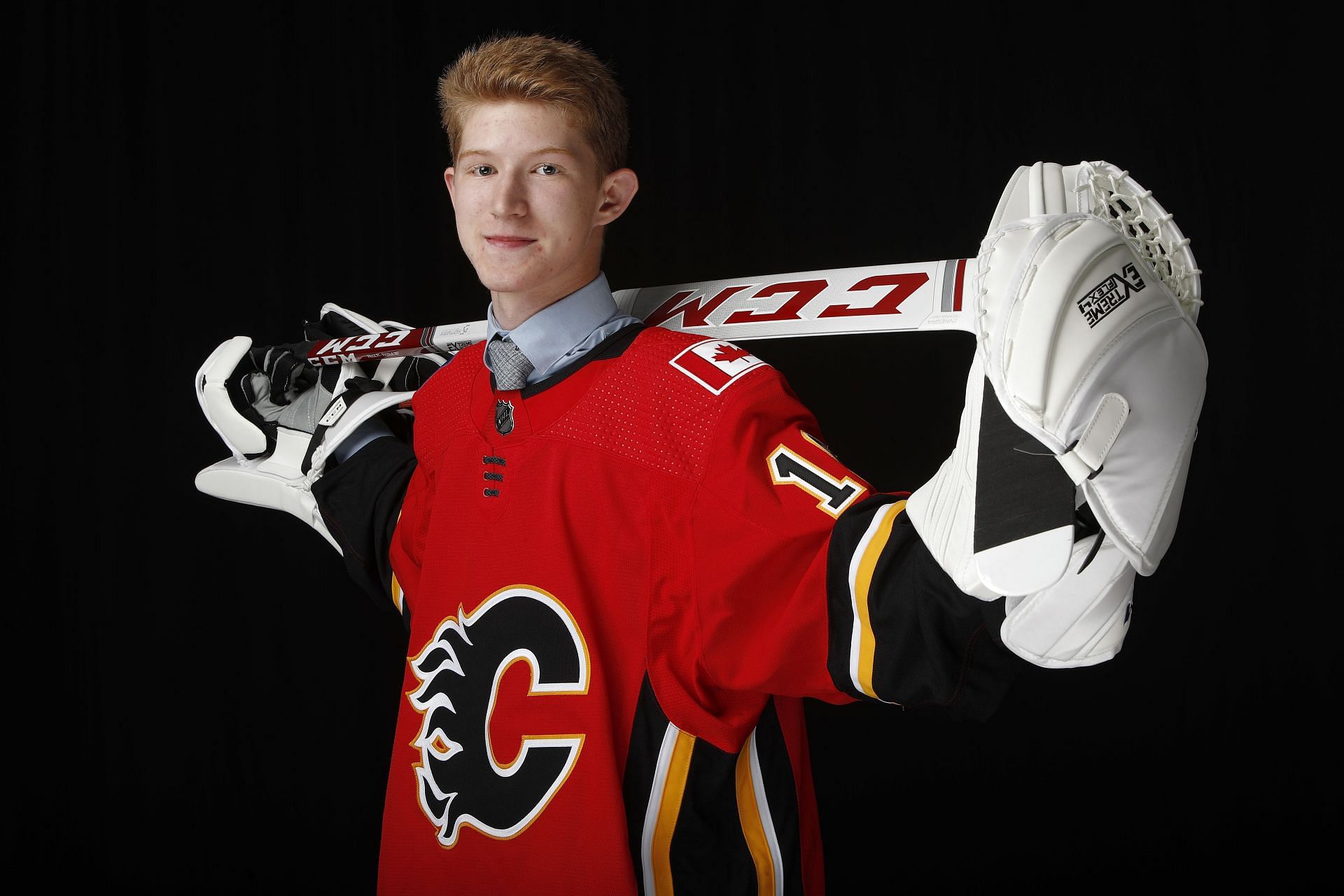 Dustin Wolf poses after being selected 214th overall by the Calgary Flames during the 2019 NHL Draft at Rogers Arena on June 22, 2019 in Vancouver, Canada. (Photo by Kevin Light/Getty Images)