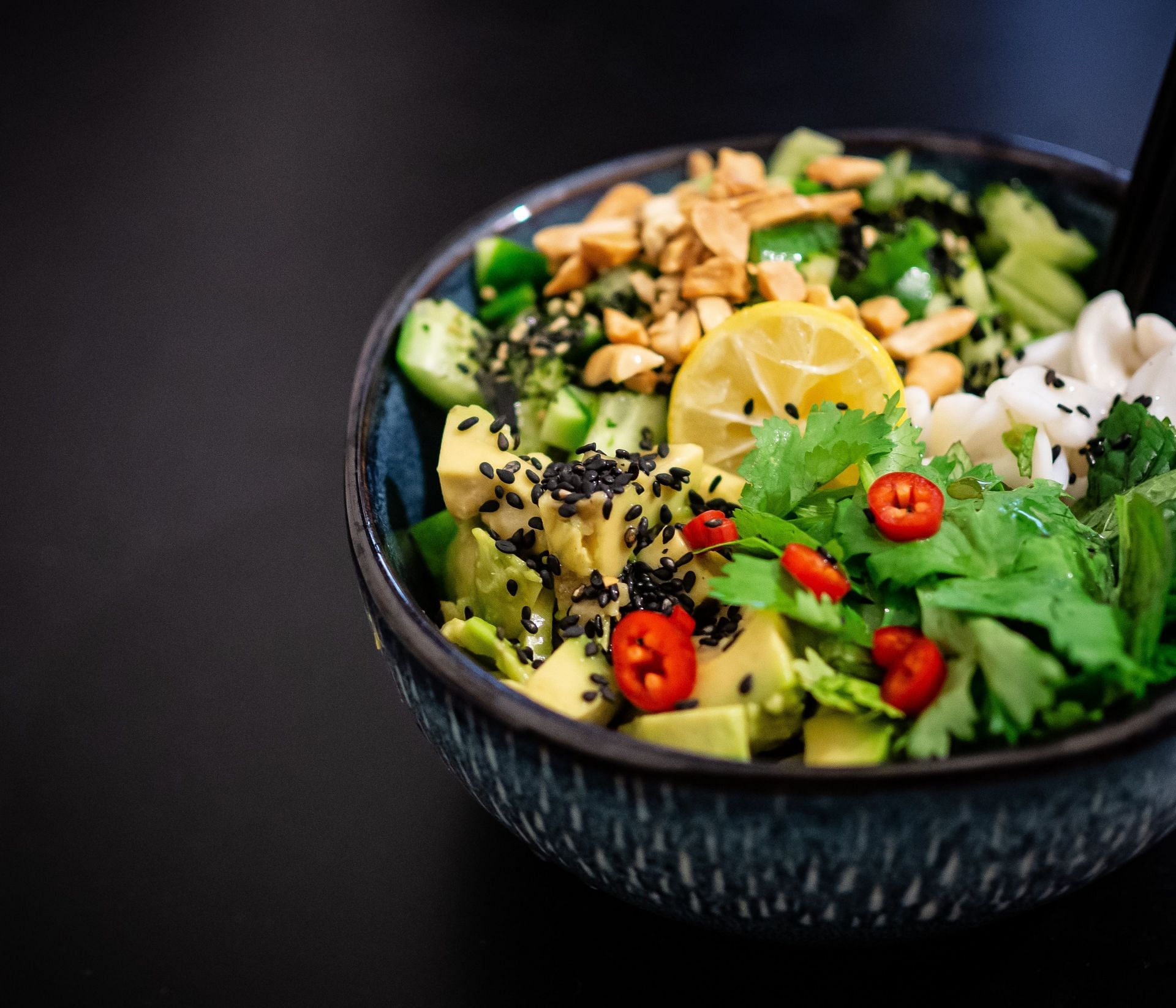 Eating a healthy and balanced diet. (Image via Unsplash / Yoav Aziz)