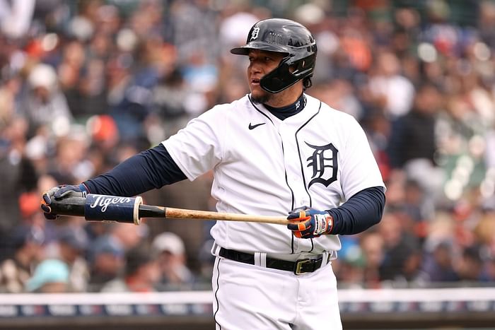 Miguel Cabrera convinced a kid to put on his jersey, and rewarded him  handsomely