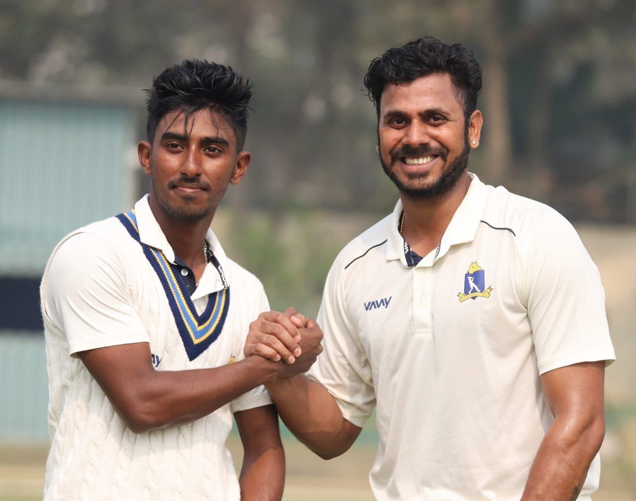 Sudip Gharami (L) with Bengal captain Manoj Tiwary (R) during 2022/23 Ranji Trophy [Credits: CAB]