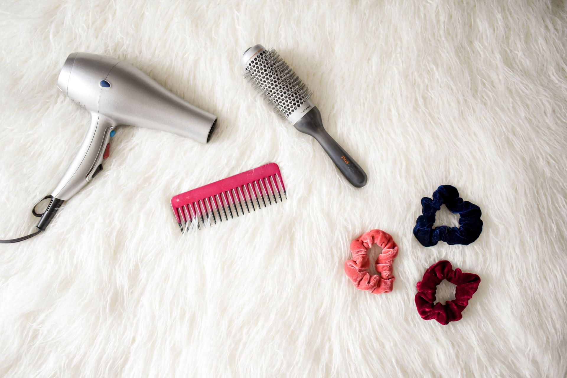 Use gentle hair care products. (Image via Unsplash/Element5 Digital)