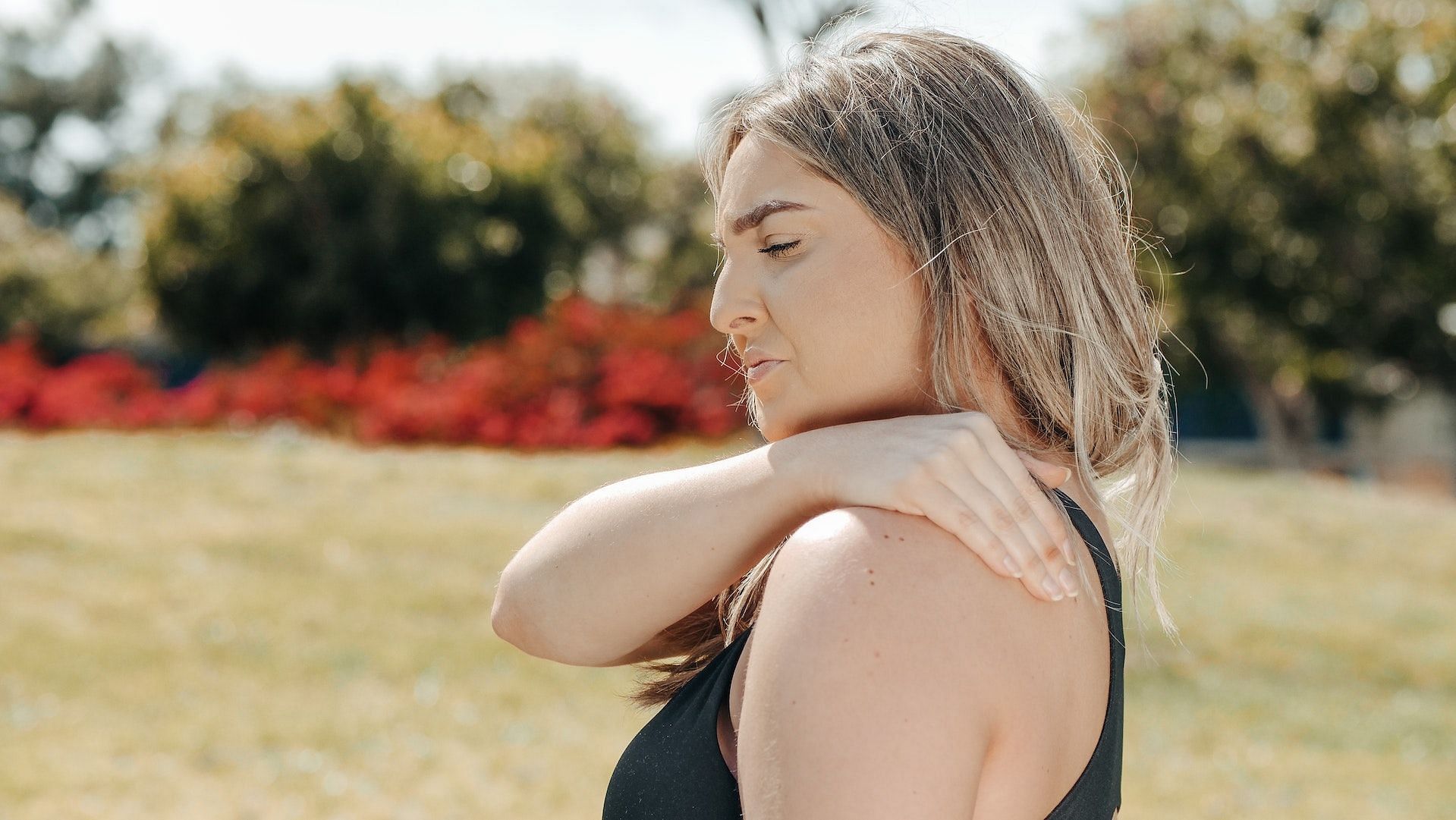 Symptoms of rotator cuff injuries include sharp pain over the front and lateral part of the shoulder and upper arm. (Photo via Pexels/Kindel Media)