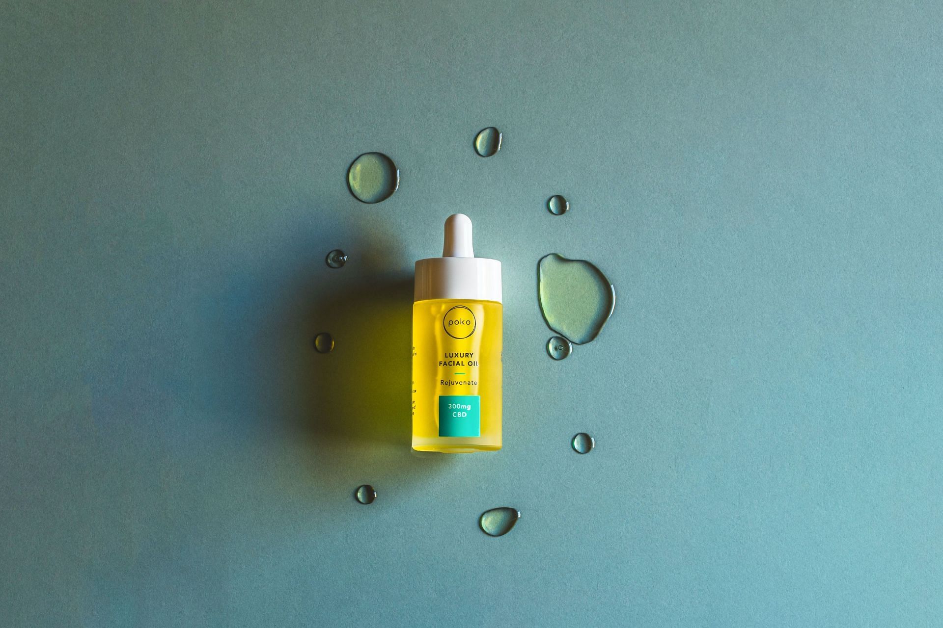 Is baby oil good for your skin? (Image via Unsplash / Poko Skincare)