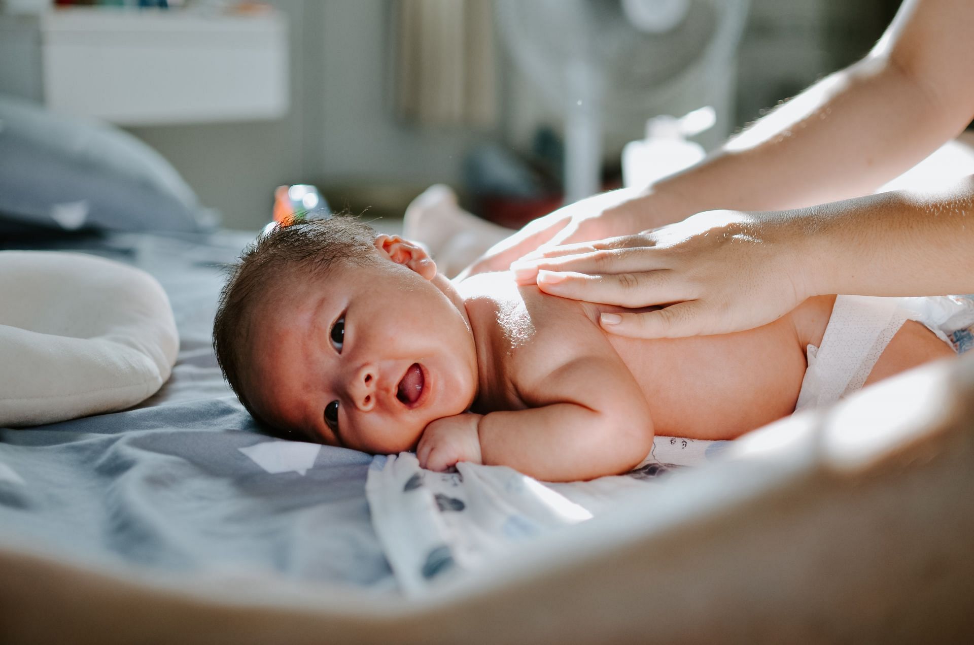 baby oil is often used for diaper rash. (Image via Unsplash / Khoa Pham)