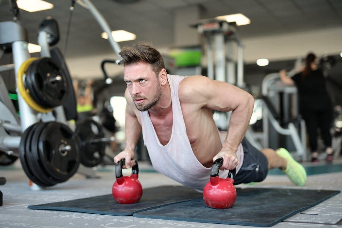 Examples of exercises: squats, bench press, push-ups (Image via Pexels/Andrea Piacquadio)