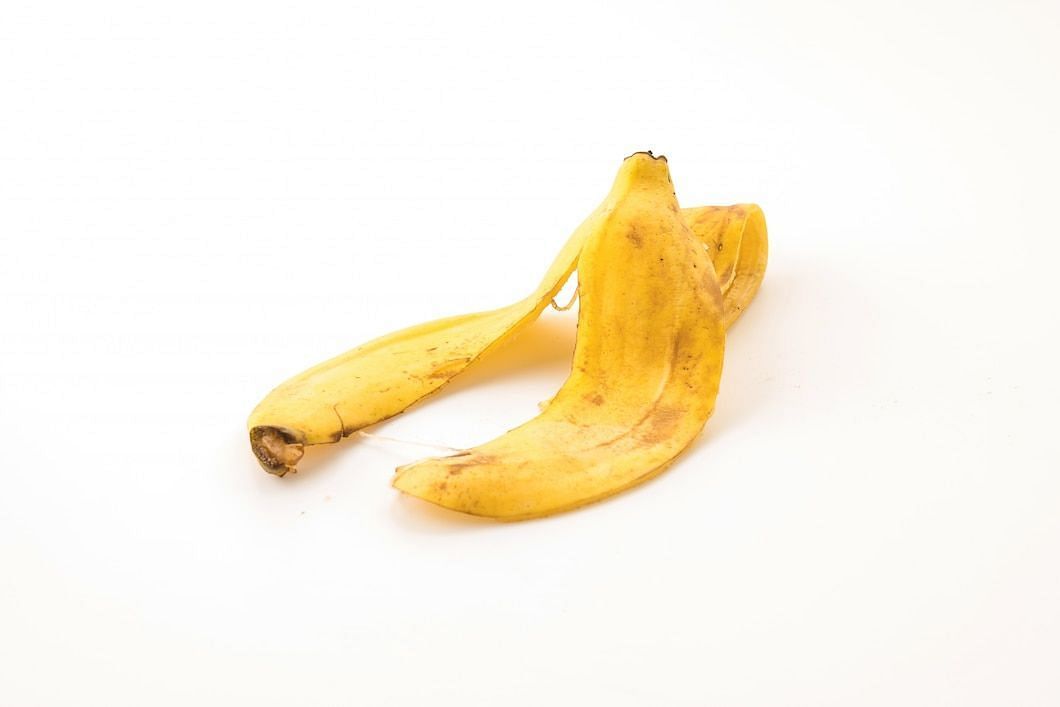 Using banana peel is an affordable way to achieve beautiful skin. (Image via Freepik/Topnpt)