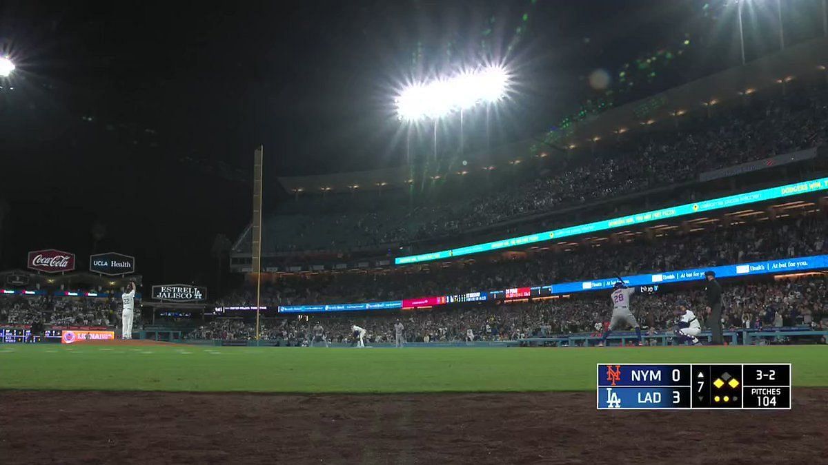 Highland Park Clayton Kershaw has sweet moment with 10yo fan