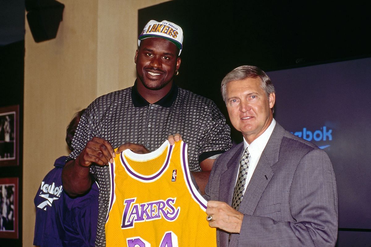 Jerry West calms down Shaquille O